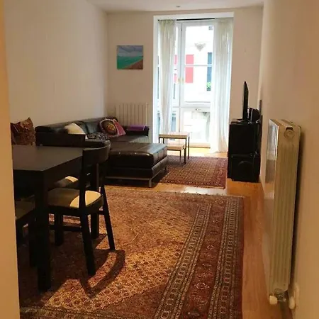 With 2 Bedrooms In Apartamento *